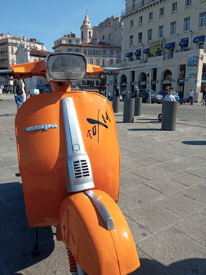 Location Vespa couleur